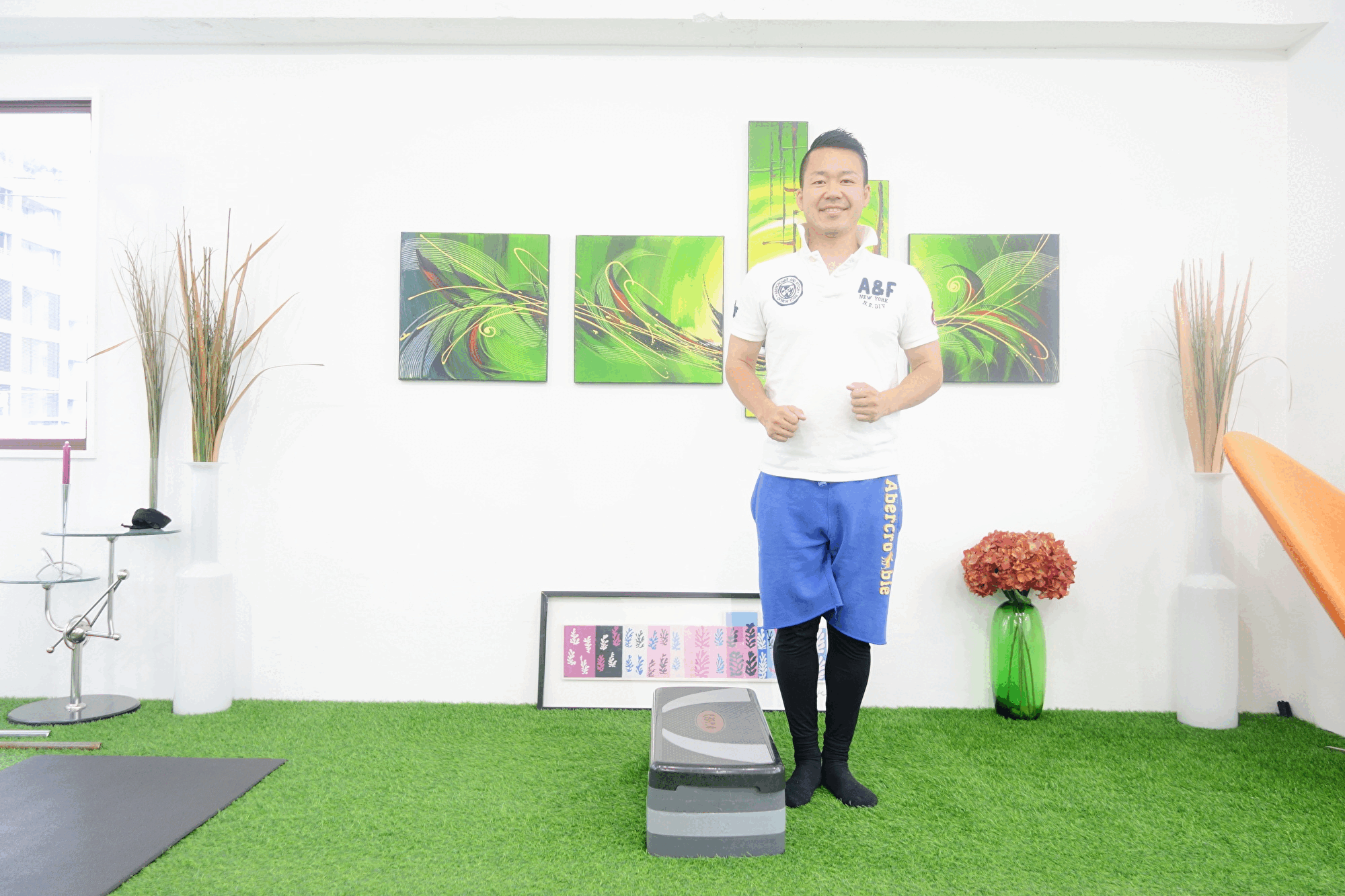 左右に踏み台昇降を繰り返す