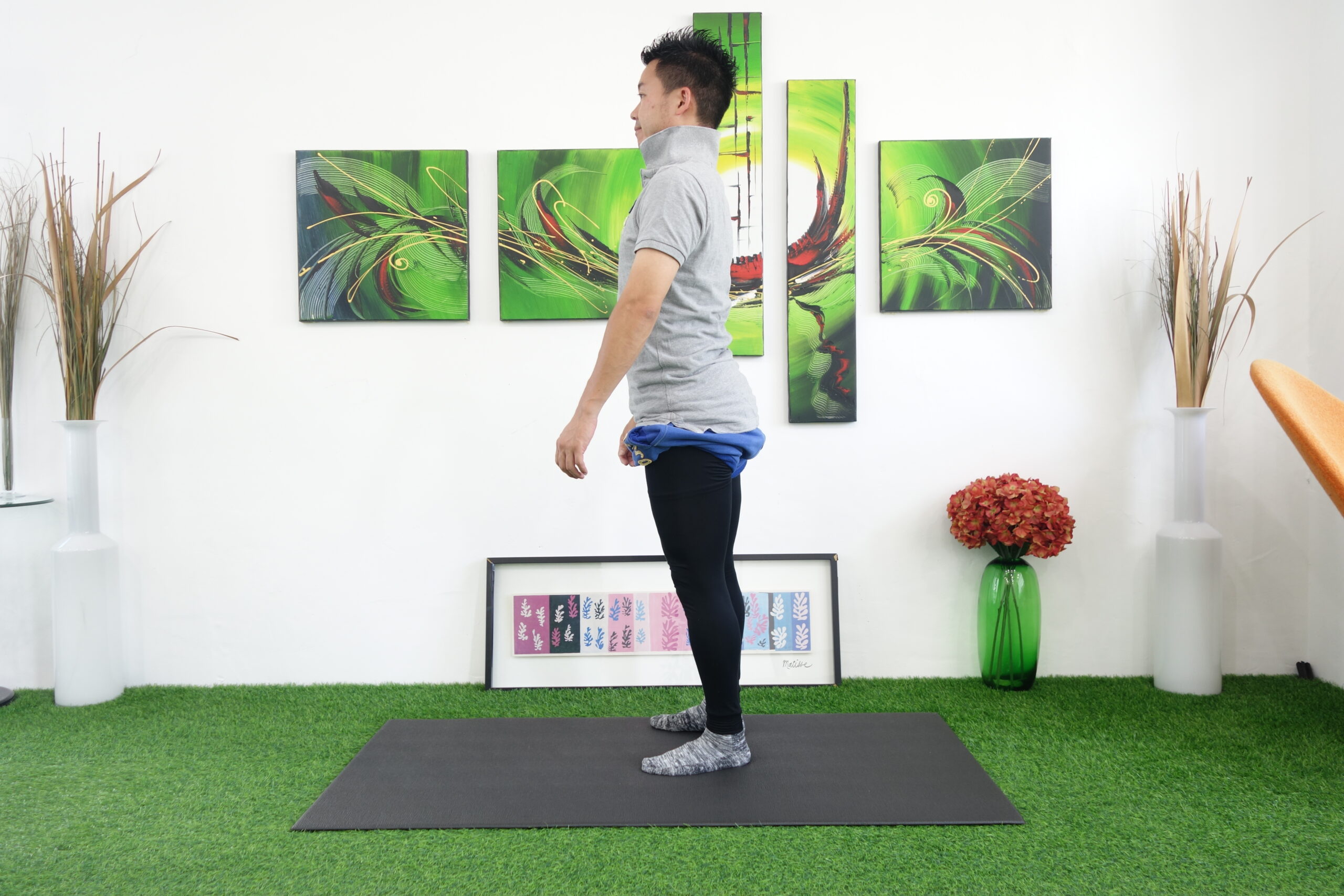 横から膝を伸ばし切った立ち方