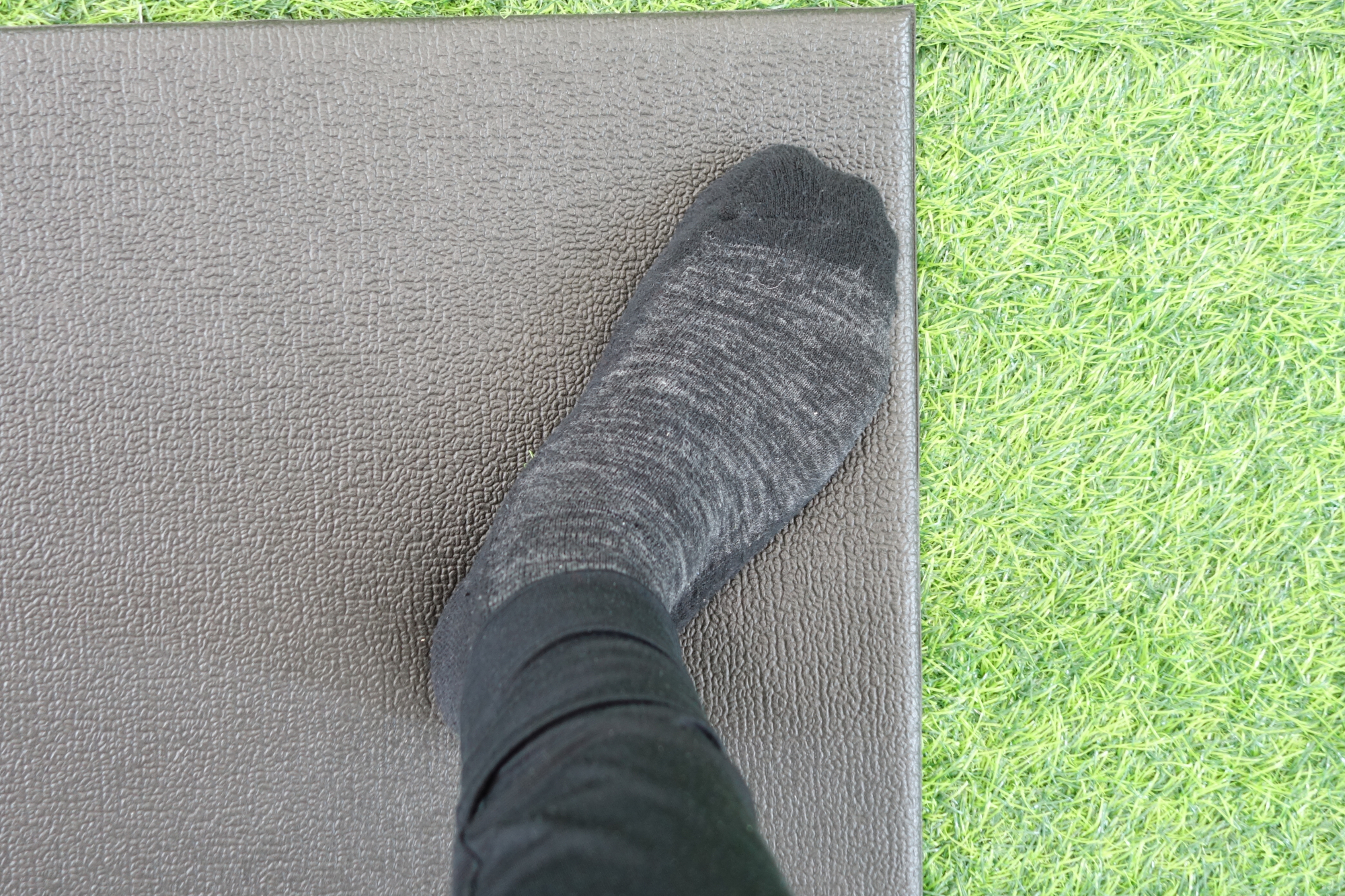 つま先を大きく開いた状態