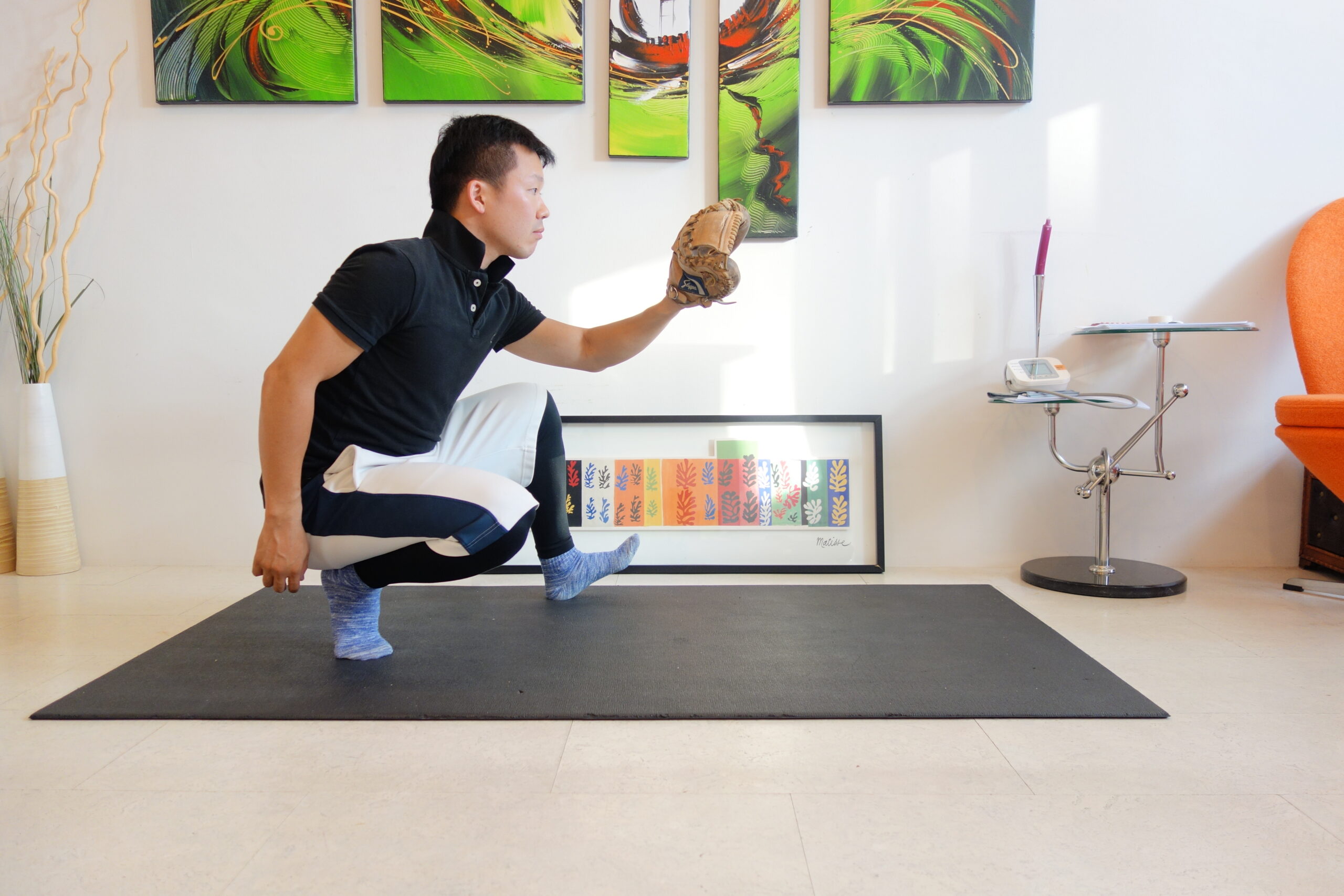 左足のつま先を上げておく