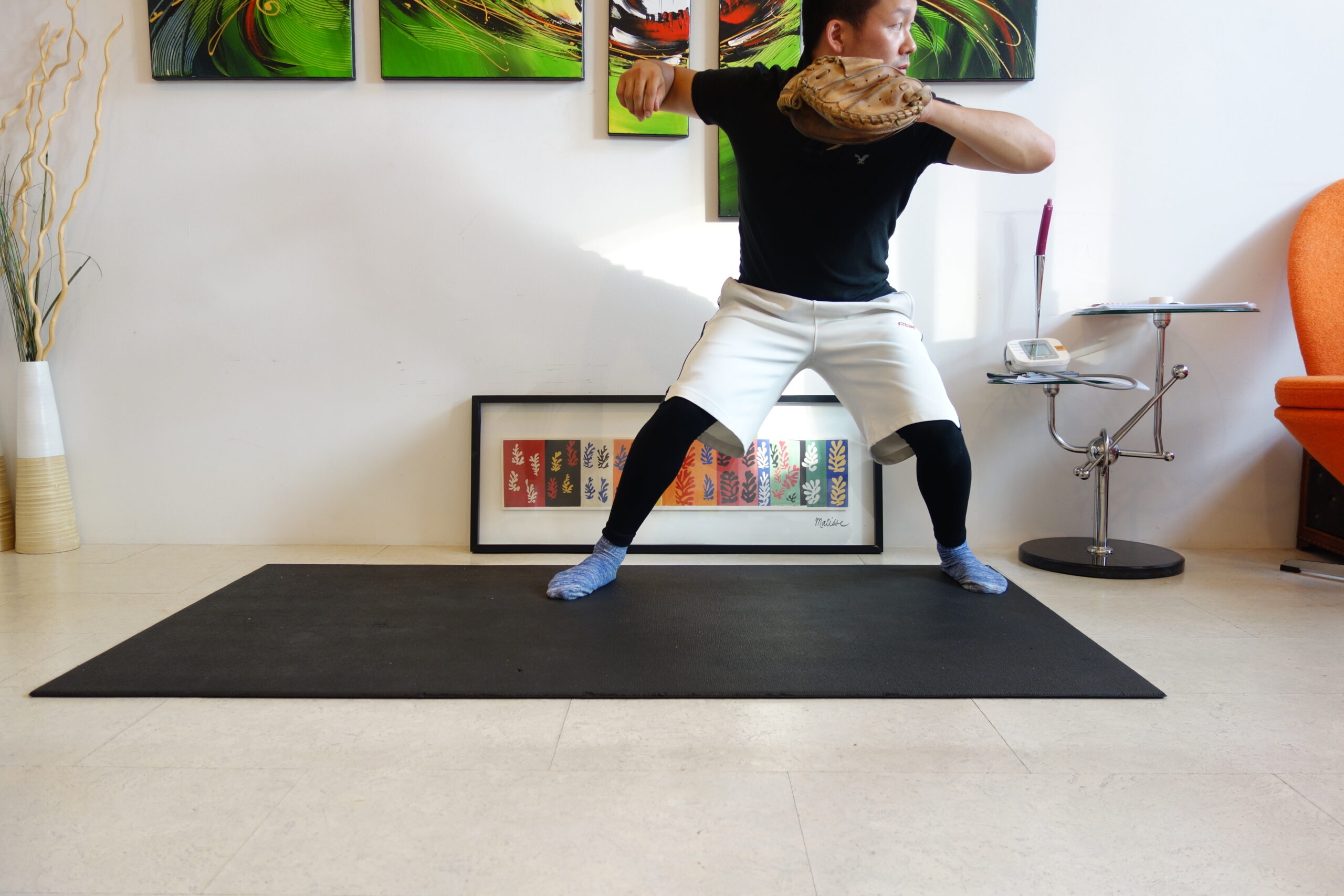 捕球と同時に前にステップ