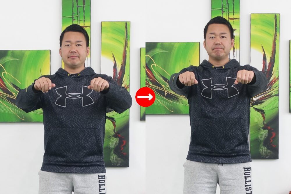 鼻から息を吐いて前を軽くパンチ