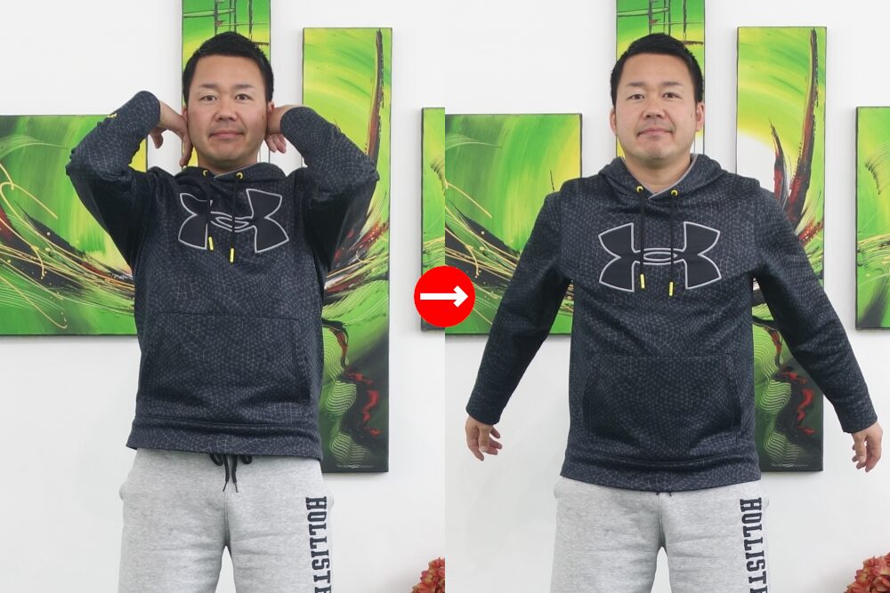 耳横に曲げた腕を脱力して落とす