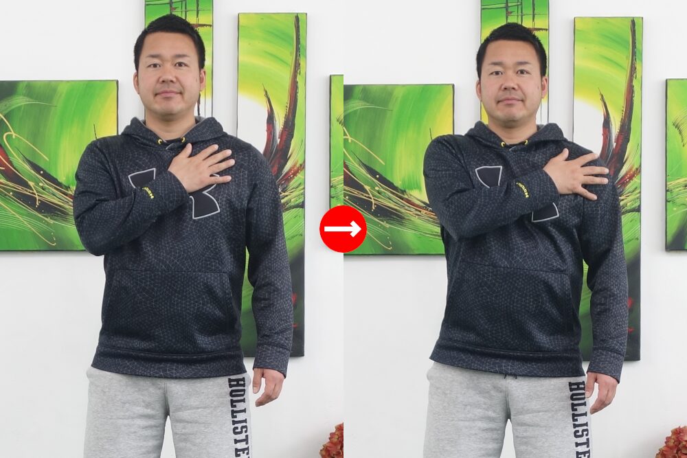 片手で脇を円を描くように擦る