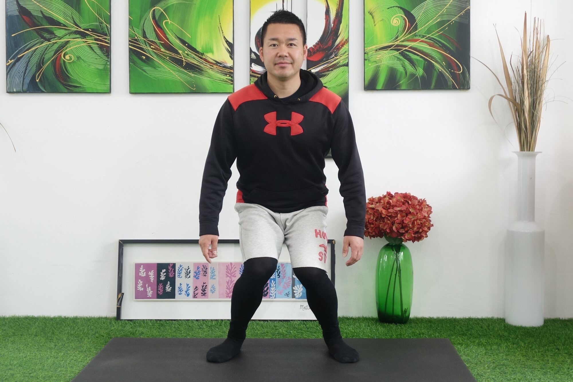 膝が内側に倒れたスクワット